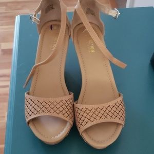 Kenneth Cole Reaction wedge sandals